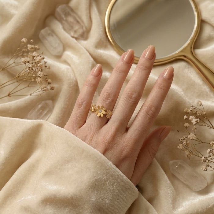 Matte Gold Daisy Flower Cluster Ring